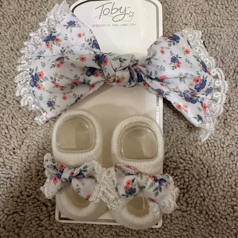 Baby bow and sock combo